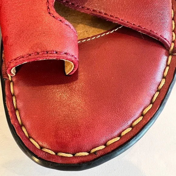 Born Red Leather Cushioned Wedge with Toe Strap Sandals Size 8 - Picture 3 of 15